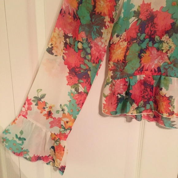 Floral Long Sleeve Crop Top - Picture 5 of 8